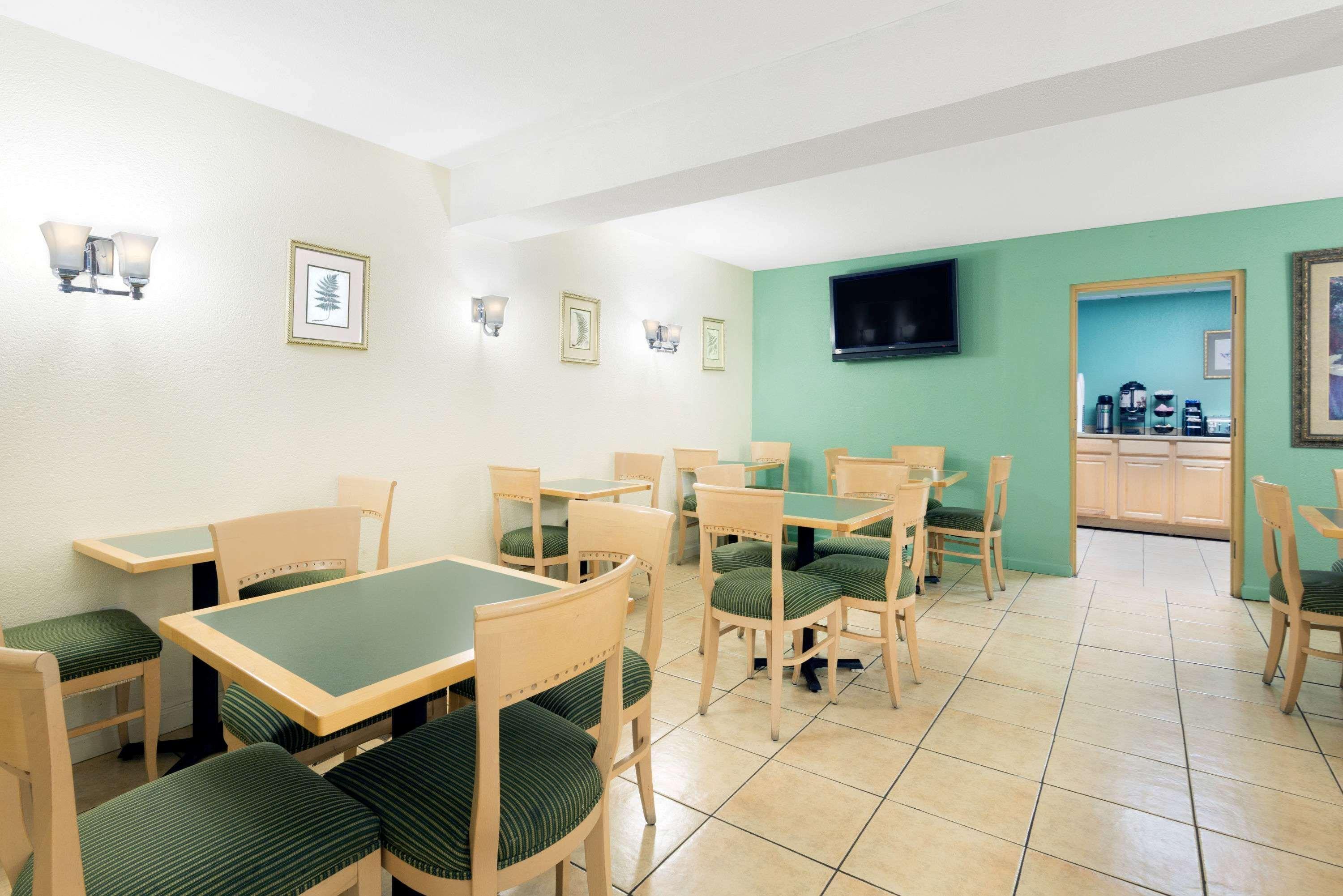 Motel Ramada By Wyndham Harrisonburg Extérieur photo
