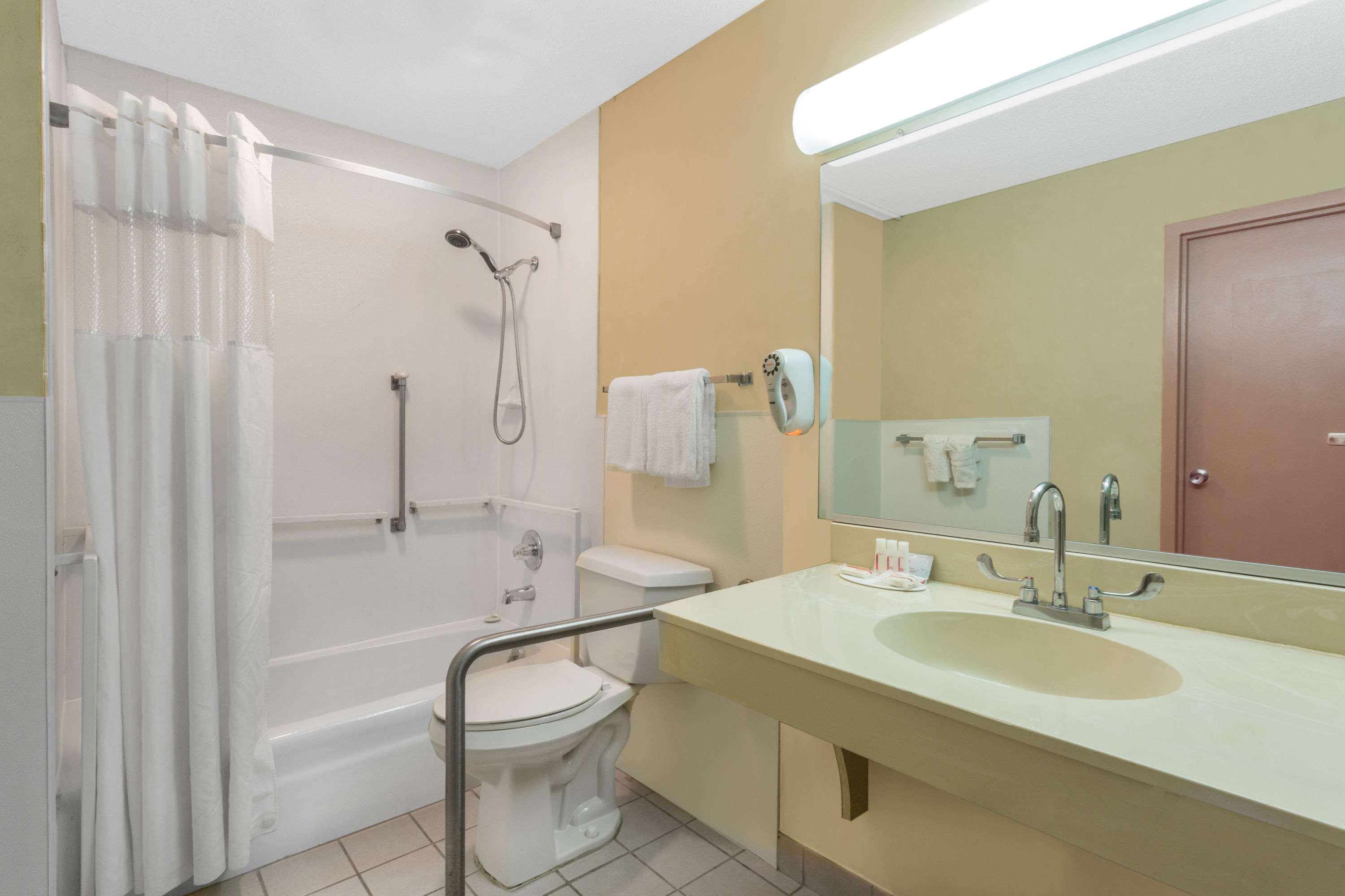 Motel Ramada By Wyndham Harrisonburg Extérieur photo