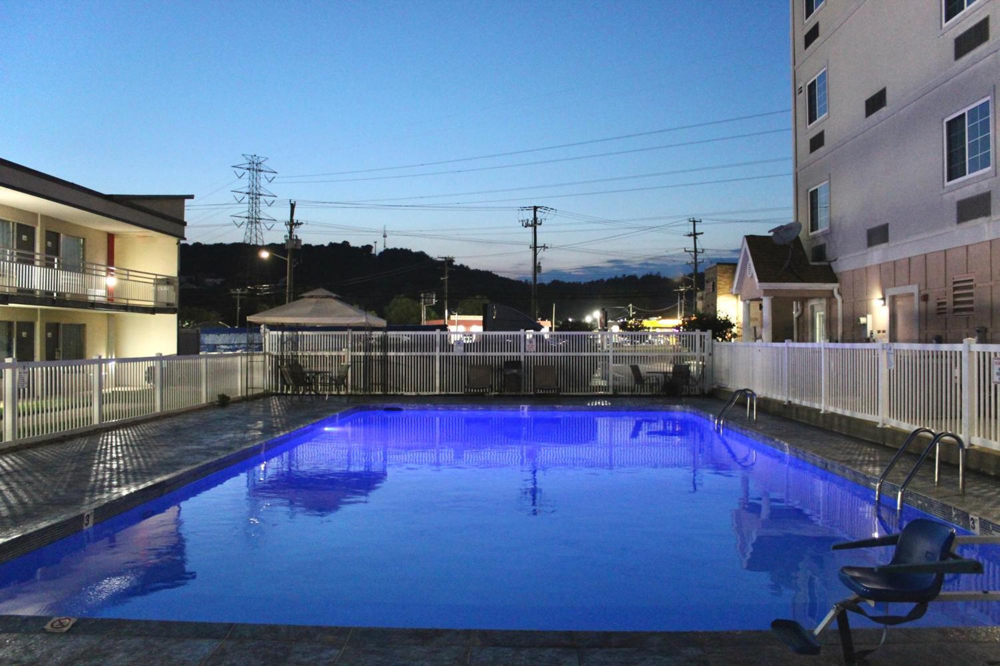 Motel Ramada By Wyndham Harrisonburg Extérieur photo